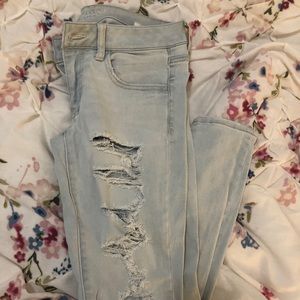 American Eagle distressed jean